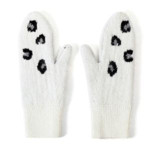 SD010-2 Cosy Leopard Paws Winter Gloves in White