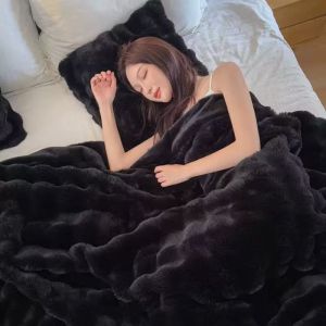Luxurious faux fur blanket in Dark Grey (100*160cm)