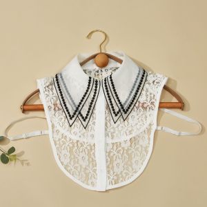 Lace Detachable Collar with Hearts Detail
