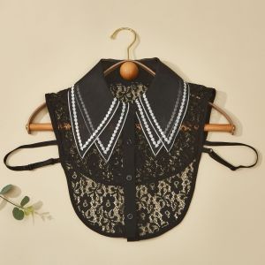 Lace Detachable Collar with Hearts Detail