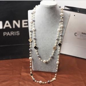 EUR399 Four petals chunky pearls necklace in Grey/Ivory