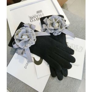 HA227 Gloves with rose and pearl in Black
