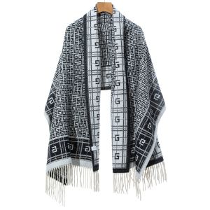 WS003 Letter G wool scarf in Black/White