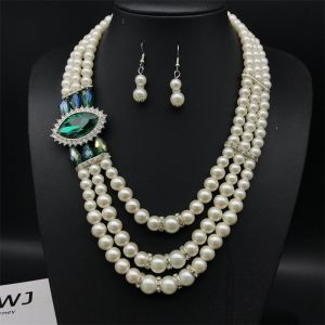 EUR304 matching necklace and earrings in pearl Green