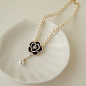 EUR061 Camellia pendant necklace in black