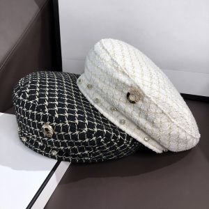 SD124 Tweed beanie hat in White