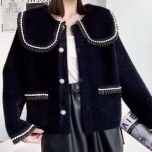 SKI043 Cardigan with collar and pearls in Black