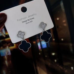 EUR310 For petals earrings drop in Black