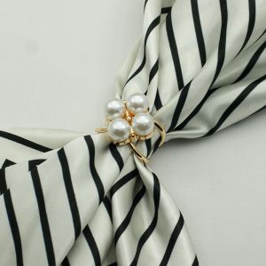 TT270 Pearls ring scarf in Ivory