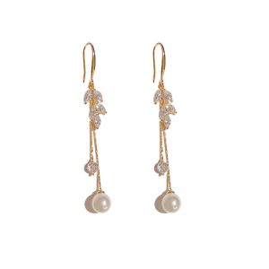 EUR432 Pearls and crystals long earrings in Gold