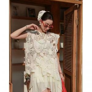 Sleeveless Floral Lace Crochet Top