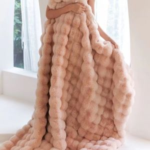 BLK011 Luxurious faux fur blanket in Dusty Pink (130*160cm)