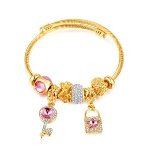 EUR374 Key and lock bangle in Gold