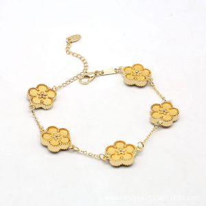 EUR154 five petals bracelet in Gold