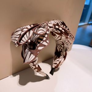 HA800 Oversize bow headband with tropical leaves print in Brown