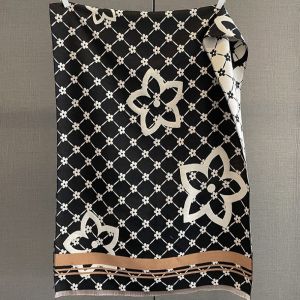 Retro Chic Floral Lattice Scarf