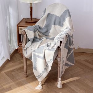 BLK016 Knitted blanket in Grey/Cream (130*170cm)