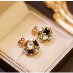 EUR413 Four petals earrings in Gold/Black