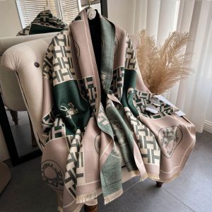 Geometric & Medallion Print Wool Scarf in Green WS050