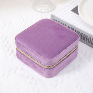 PUR067 velvet zip style jewellery box in Lilac