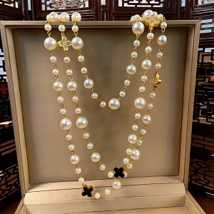 EUR414 Four petals chunky pearls necklace in Ivory