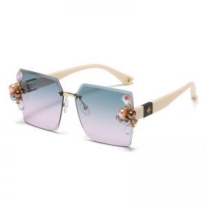 8881 Pearls and crystals clusters detail sunglasses in Cream