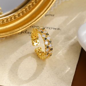 Adjustable Ring with Crystals Details in Gold RIN011