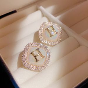 EUR438 Letter H pearly earrings in Ivory