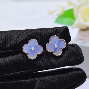 EUR432 Four petals earrings in pale Blue