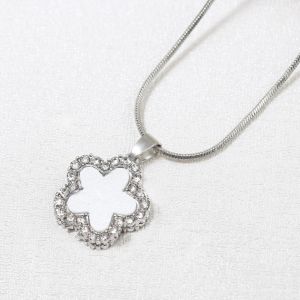 EUR348 Five flowers Silver platted necklace in White