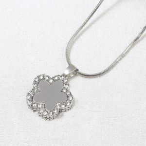 EUR348 Five flowers Silver platted necklace in Grey