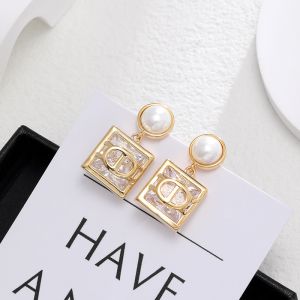 Pearl and Crystal Dangle Earrings in Gold EUR576