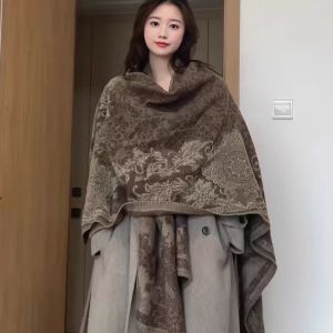 Vintage-Inspired Baroque Print Cape