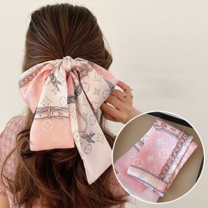 Chain and Flowers Print Neck Scarf