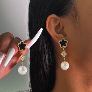 EUR442 Five petals earrings with pearl drop in Black