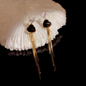 EUR425 Heart long tassels earrings in Gold