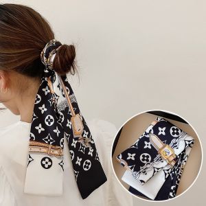 Chain and Flowers Print Neck Scarf