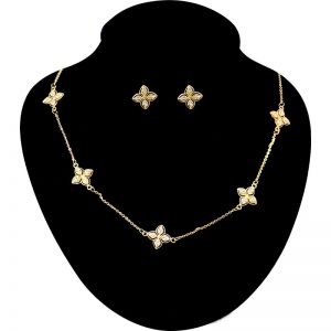 EUR300 Four petals set of 2 earrings and necklace in Gold