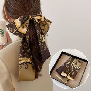 Chain and Flowers Print Neck Scarf