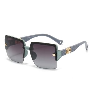 15138 Letter D sunglasses in Grey