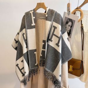 Elegant H-Pattern Shawl Wool Scarf in Grey WS049