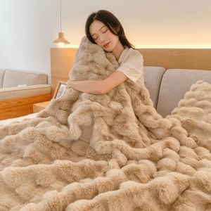 BLK011 Luxurious faux fur blanket in Taupe (130*160cm)